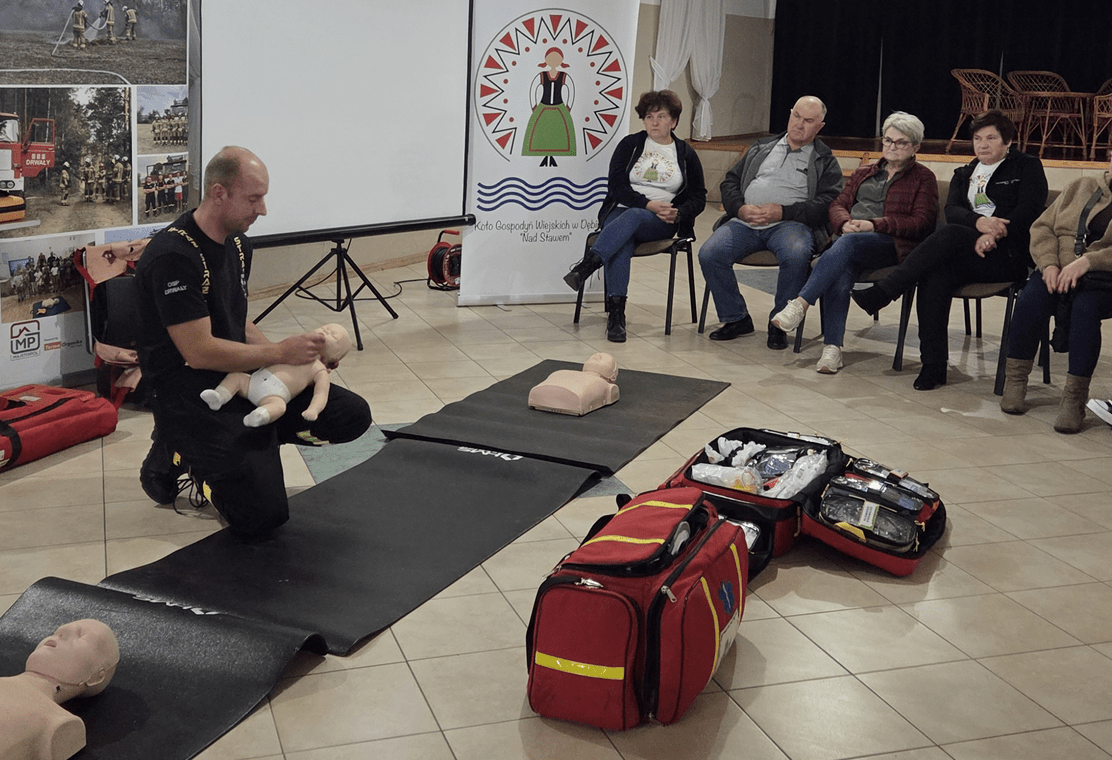 Warsztaty z pierwszej pomocy ze strażakami OSP Drwały w ramach projektu Mazowsze Lokalnie odporne